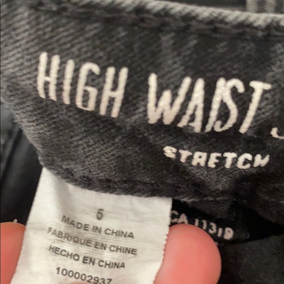 WOMENS SIZE 5 BLACK JEANS SIZE 5 - Picture 2 of 3